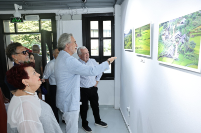 “Uzaklarda Bir Yerlerde” sergisi açıldı