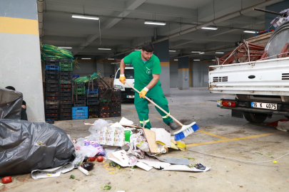 Osmangazi Belediyesi pazarlardan aylık 600 ton atık topluyor