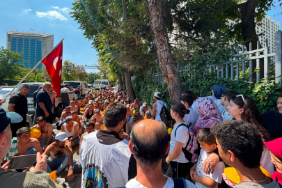 Madenciler mücadelelerinin 16. gününde aileleri ile birlikte Enerji Bakanlığı önünde