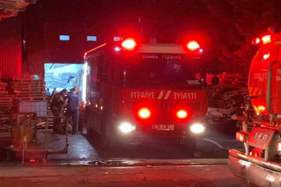 Bursa'da iş yeri yangını: Tekstil fabrikasının çatısındaki alevler söndürüldü