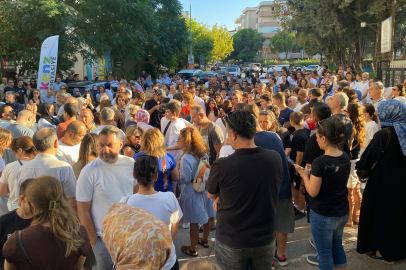 Bursa'da yıkım kararı verilen ortaokul binasında eğitime devam edilmesi veliler tarafından protesto edildi