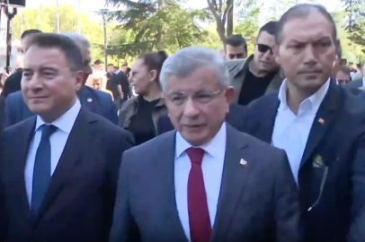 Ahmet Davutoğlu 'Cumhurbaşkanına hakaret' soruşturmasında ifade verdi: 'Sözlerimin arkasındayım'