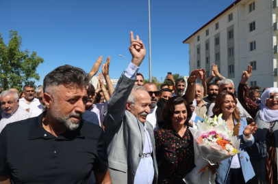 Selçuk Mızraklı tahliye edildi: 'Kısa zamanda Selahattin Demirtaş’ı almak için buraya dönmek istiyorum'