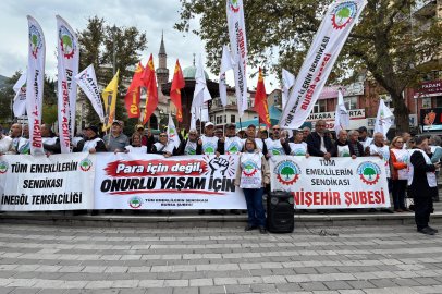 Bursa'da emekliler Şekeroğlu için meydandaydı: Bu siyasi bir cinayettir!