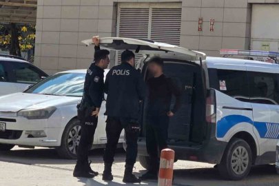 Bursa'da bir genç okula silahla girdi