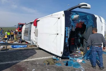 Bursa'dan İzmir'e giden tur otobüsü devrildi: 11 kişi hayatını kaybetti