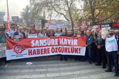 Bursa'da gazeteciler baskılara ve sansüre karşı sokağa çıktı