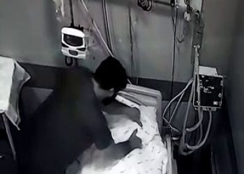 Tokat'ta bulunan bir özel hastanede,hastane çalışanının hastayı boğmaya çalıştığına dair bir fotoğraf
