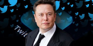 Arkada twitter görseli önde Elon Musk'un fotoğrafı