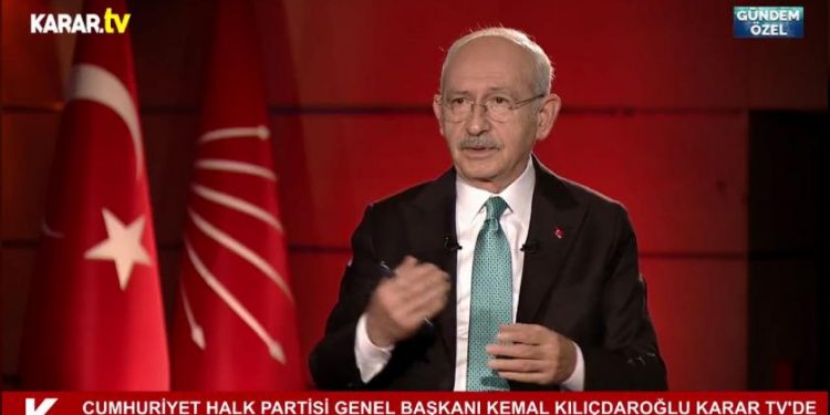 Kemal Kılıçdaroğlu açıklama yapıyor.