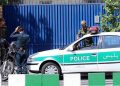 İran polisi ve polis aracı