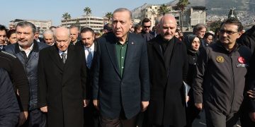AKP Genel Başkanı ve Cumhurbaşkanı Recep Tayyip Erdoğan ile MHP Genel Başkanı Devlet Bahçeli deprem bölgesinde.