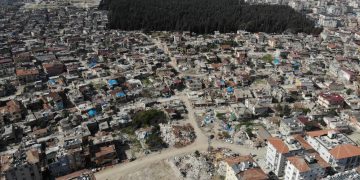 Depremlerin ardından Hatay'da havadan çekilmiş bir görüntü.
