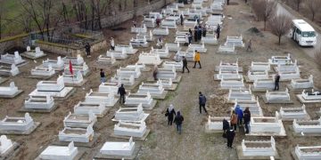 Günümüze kadar gelen "Ölüler Bayramı" çerçevesinde mezarlık ziyaretleri yapılıyor