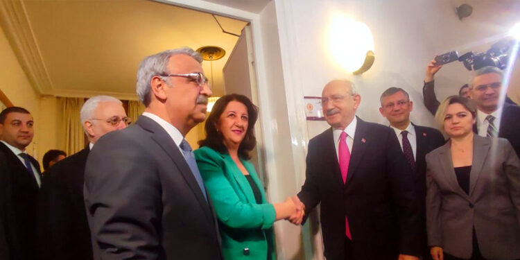 CHP Genel Başkanı  Kemal Kılıçdaroğlu, HDP Eş Genel Başkanları Mithat Sancar ve Pervin Buldan ile görüşüyor.