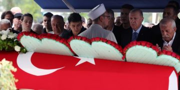 Mehmet Barlas, son yolculuğuna uğurlandı. Cenazeye, Erdoğan da katıldı.