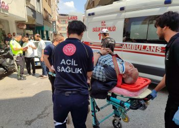 Bursa'nın Orhangazi ilçesinde otomobil motosiklete çarptı. Kazada motosikletin sürücüsü yaşlı adam yaralandı.