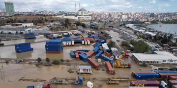 İstanbul'da sağanak yağış nedeniyle sel gerçekleşen Halkalı Tren Garı.